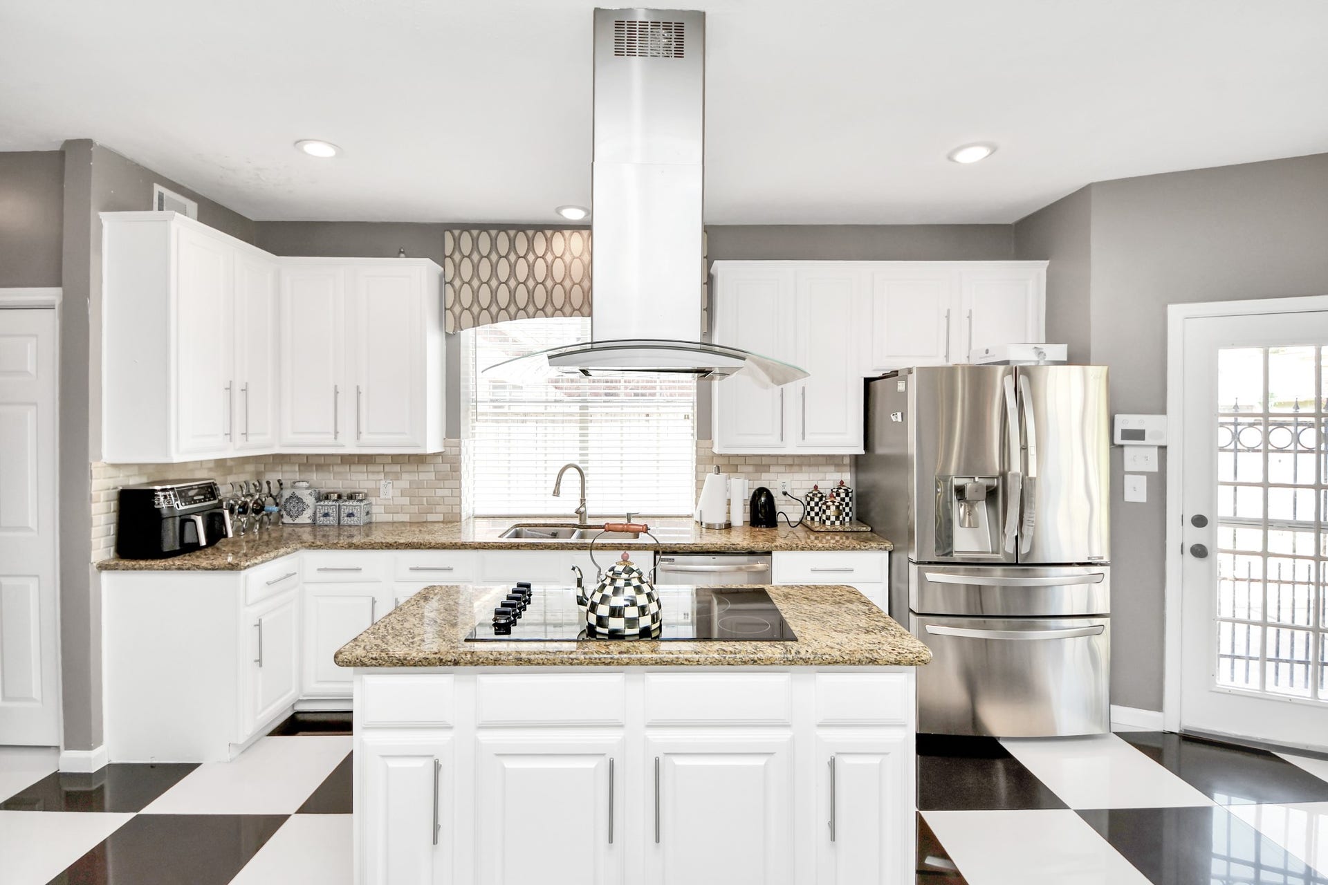 1123 Glendale Drive, Sugar Land, TX 77479 1123 Glendale Drive, Sugar Land, TX 77479