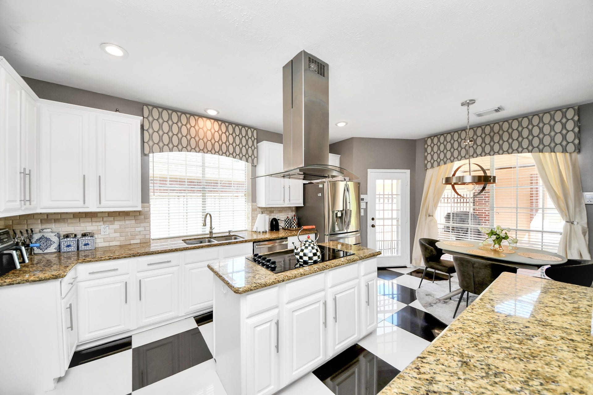 1123 Glendale Drive, Sugar Land, TX 77479 1123 Glendale Drive, Sugar Land, TX 77479