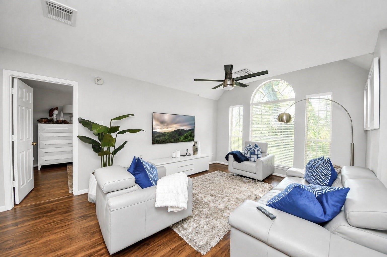 1123 Glendale Drive, Sugar Land, TX 77479 1123 Glendale Drive, Sugar Land, TX 77479