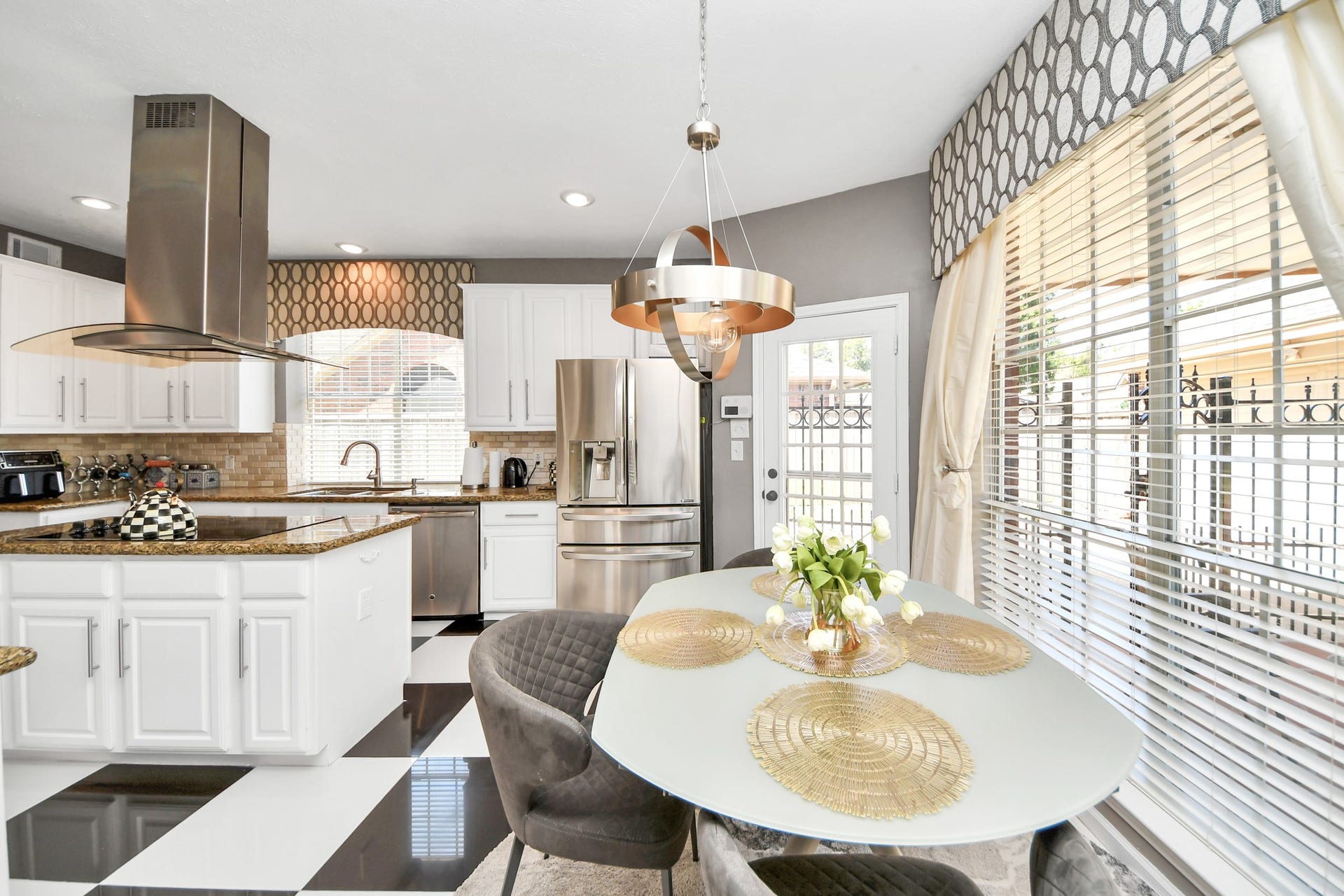 1123 Glendale Drive, Sugar Land, TX 77479 1123 Glendale Drive, Sugar Land, TX 77479