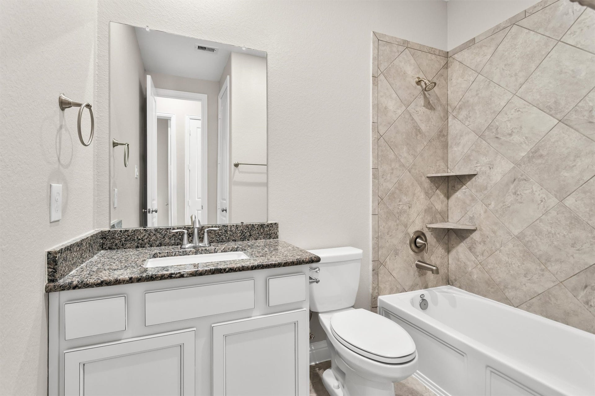 28205 Bennett Pass Drive, Spring, TX 77386 Hall bathroom with combined tub/shower