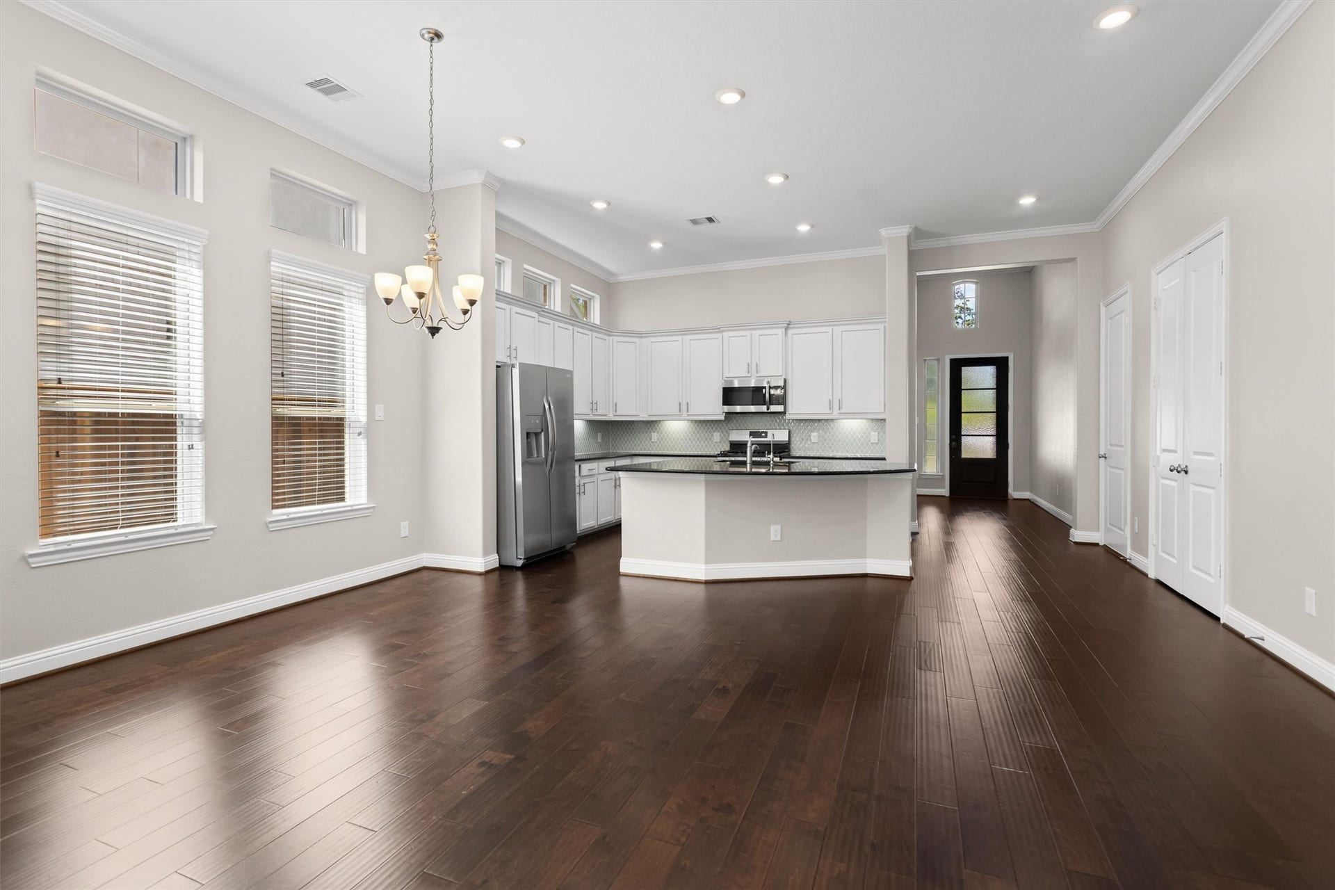 28205 Bennett Pass Drive, Spring, TX 77386 Open plan living space