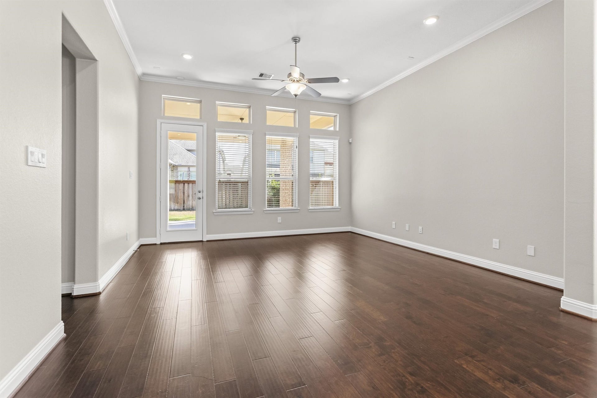 28205 Bennett Pass Drive, Spring, TX 77386 Living area with recessed lighting in addition to a central light. Glass door to the covered back patio.