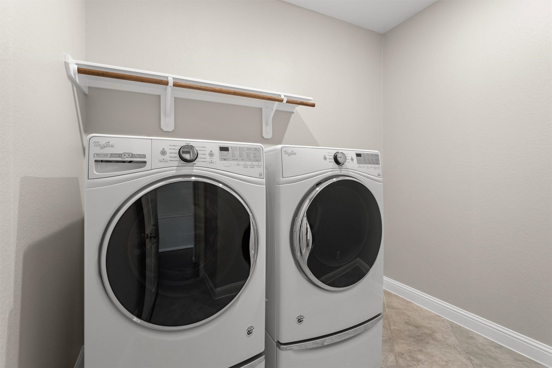 28205 Bennett Pass Drive, Spring, TX 77386 Tiled utility room. Washer and dryer included