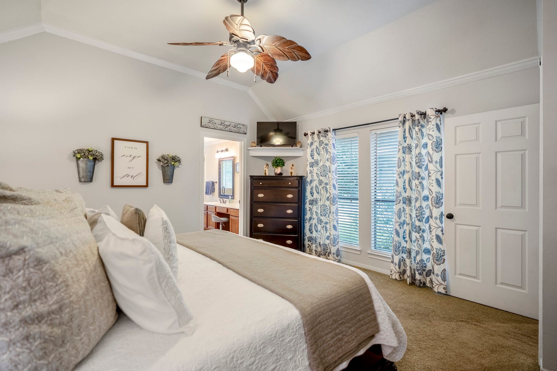 812 Woodland Lane, Conroe, TX 77302 Primary suite offers abundant natural light and convenient access to the ensuite bath.