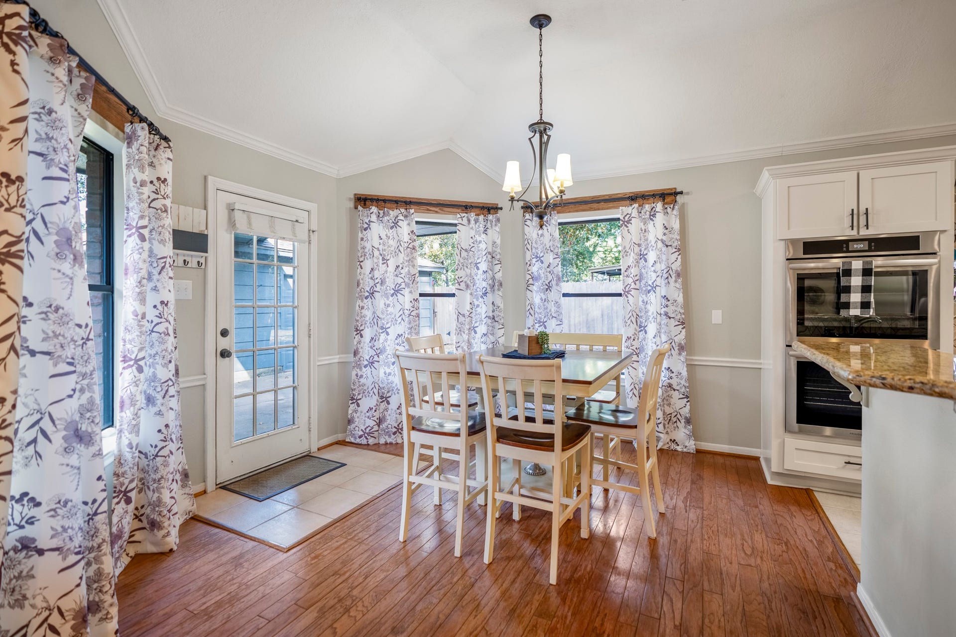 812 Woodland Lane, Conroe, TX 77302 Light-filled breakfast area surrounded by windows with convenient access to the backyard.