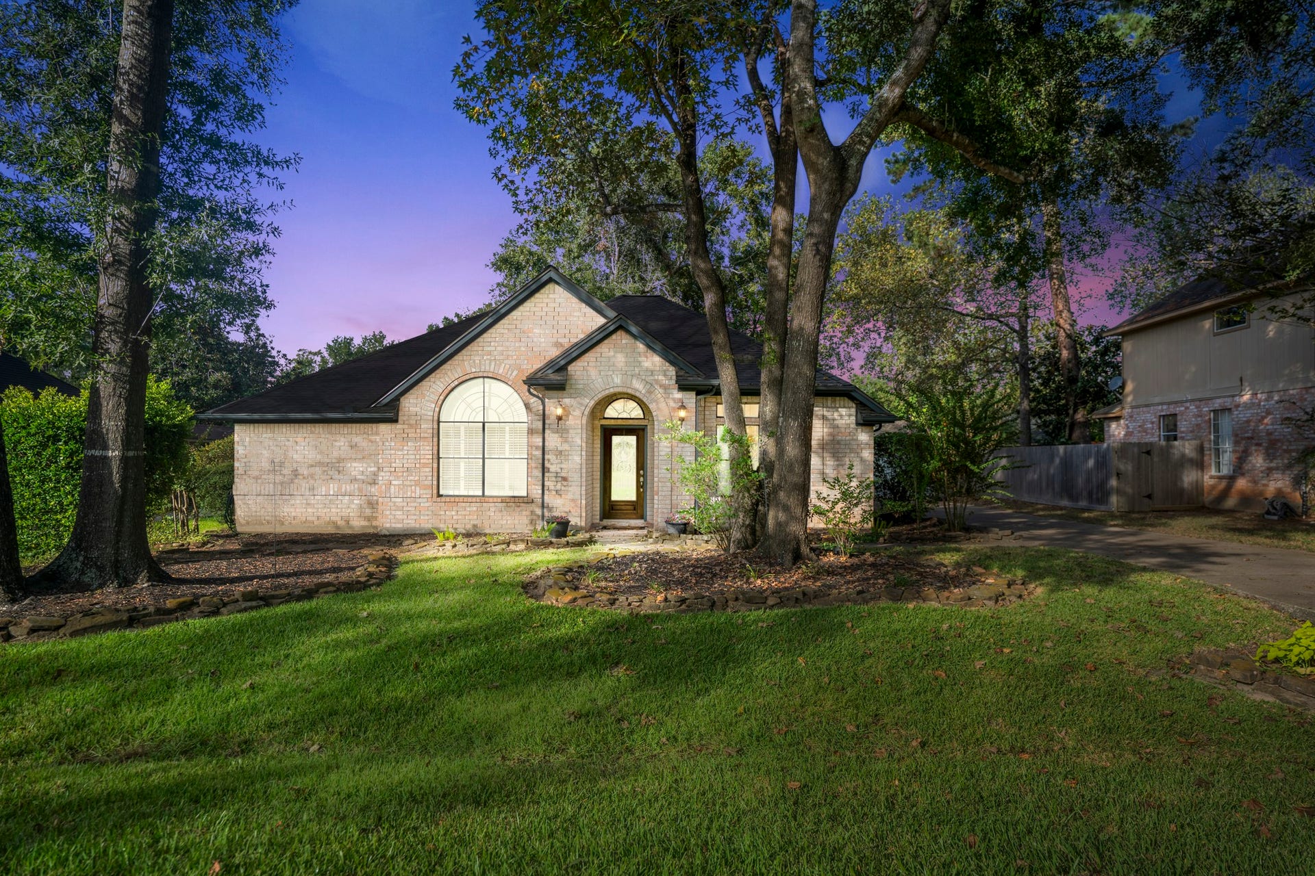 812 Woodland Lane, Conroe, TX 77302 A beautiful place to come home to