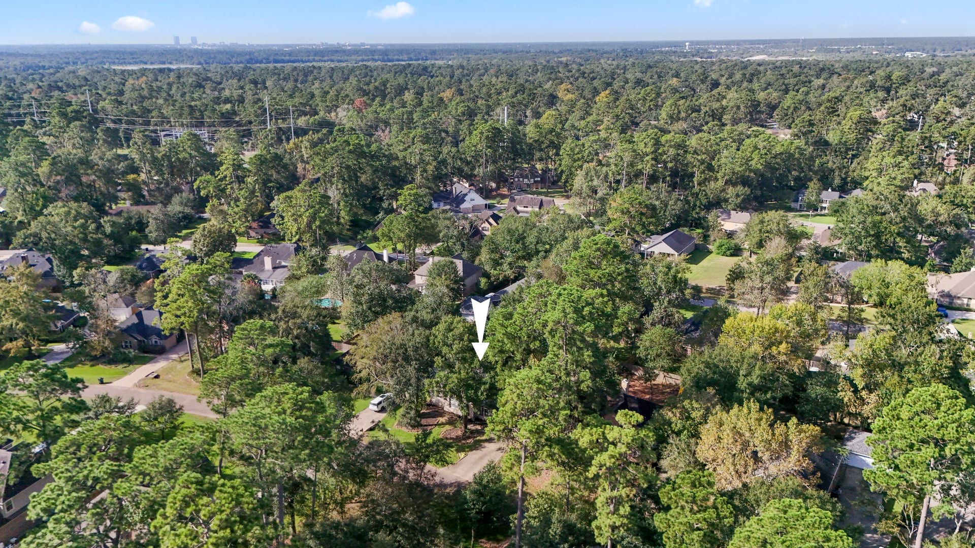 812 Woodland Lane, Conroe, TX 77302 Enjoy the peaceful, tree-lined setting of River Plantation with convenient access to Conroe and The Woodlands.