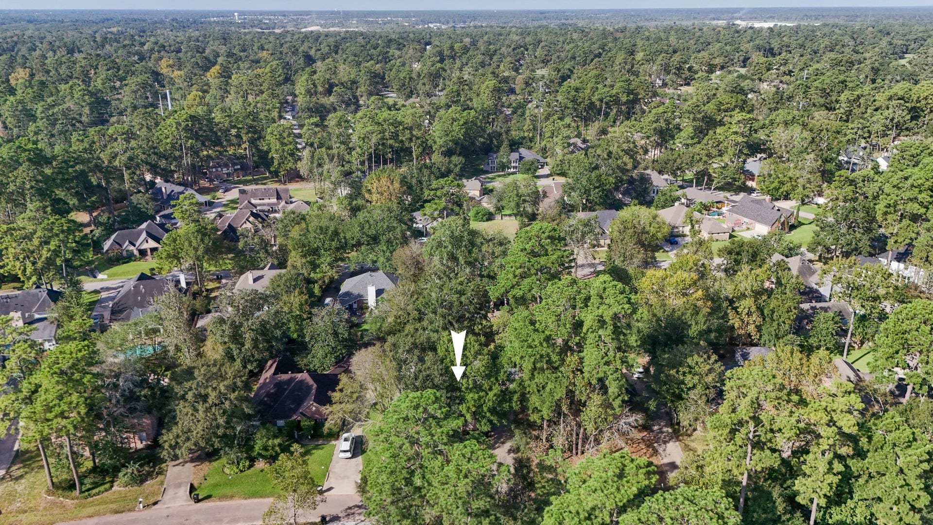812 Woodland Lane, Conroe, TX 77302 Nestled in the established River Plantation community, surrounded by mature trees and plenty of neighborhood charm. This home has never flooded!