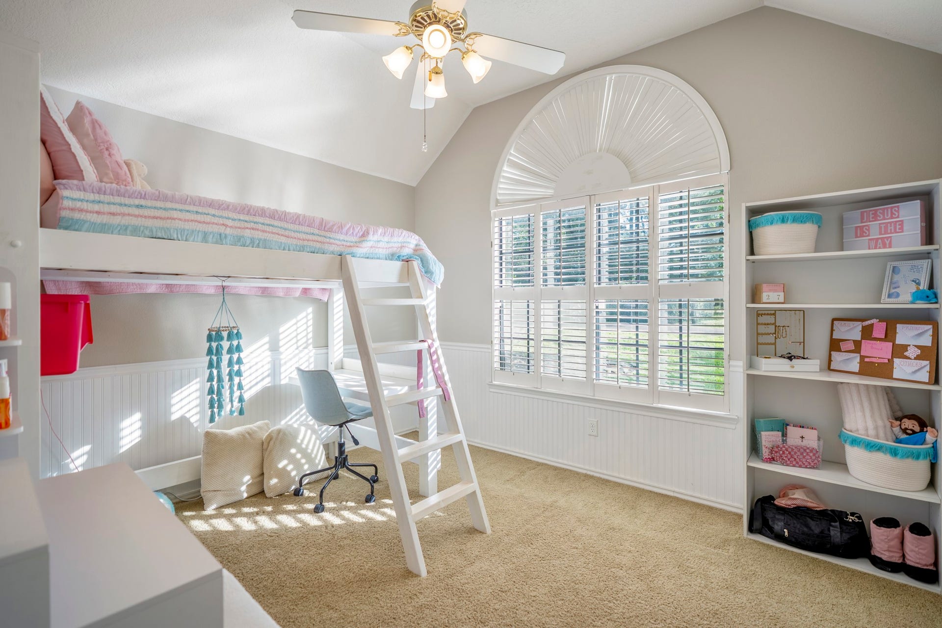 812 Woodland Lane, Conroe, TX 77302 A secondary bedroom full of character with a vaulted ceiling, beautiful arched window and a walk in closet!