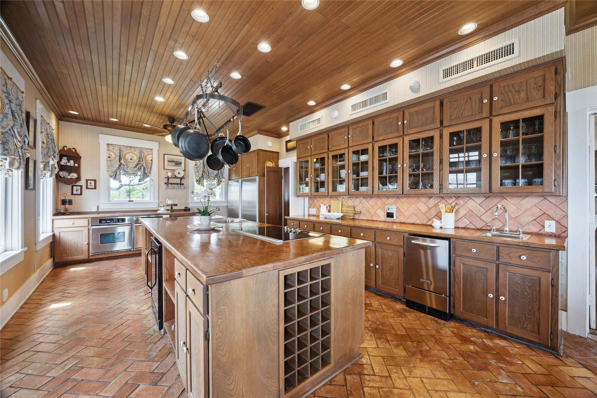 102 S R Street, La Porte, TX 77571