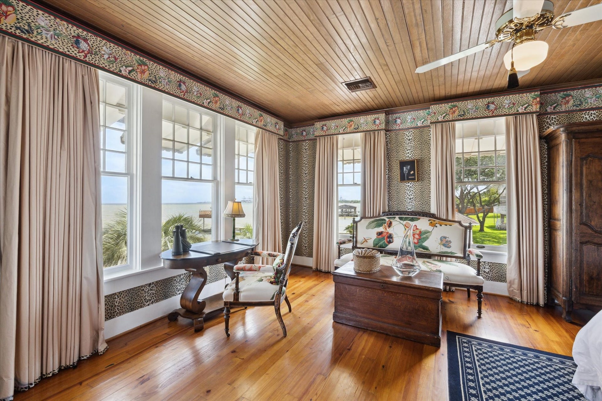 Sitting area in primary bedrooms with more incredible views.