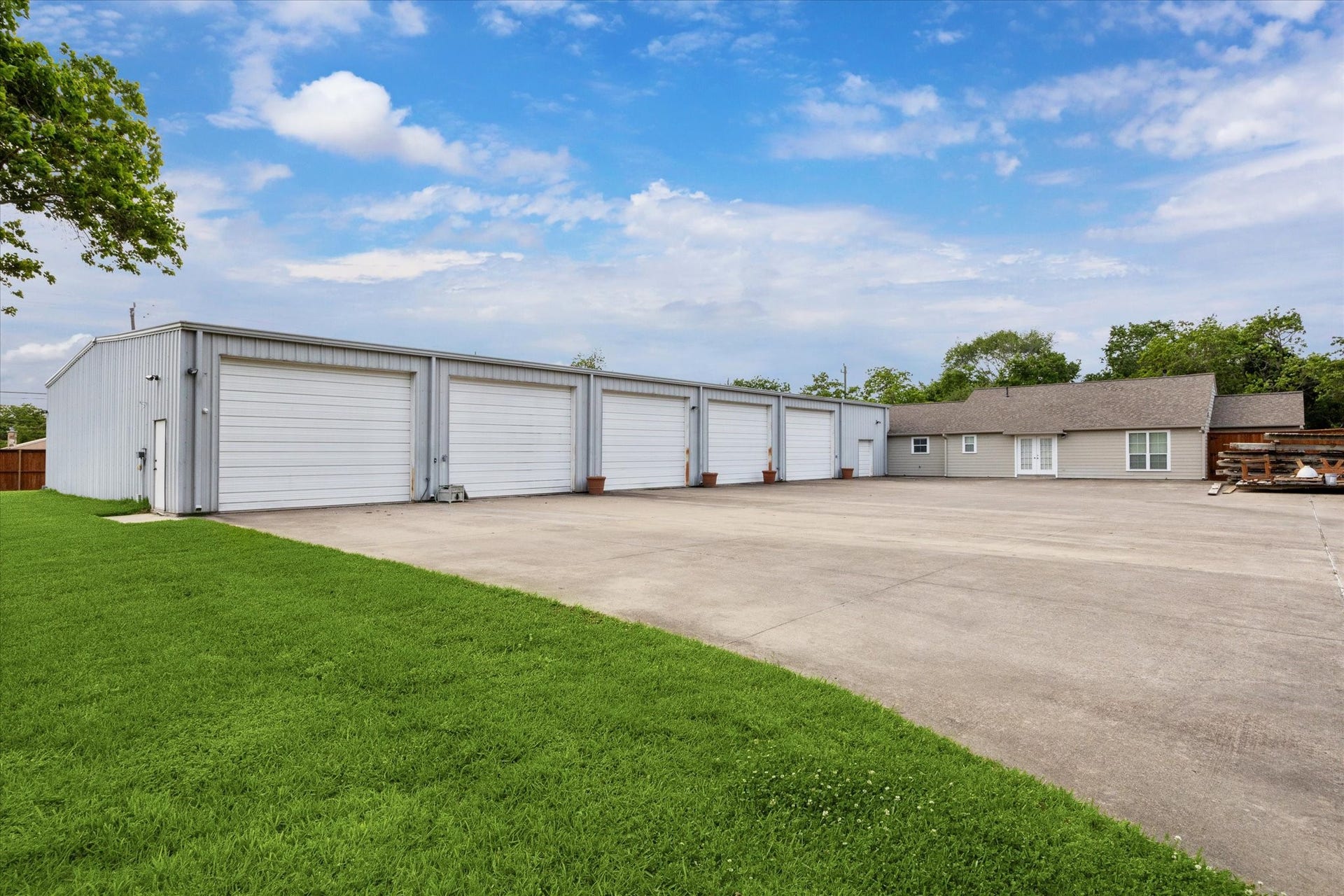 Very large air conditioned 7200 sq ft storage warehouse to left of gated entrance provides ample storage for boats, recreational vehicles, trailers and lawn equipment.