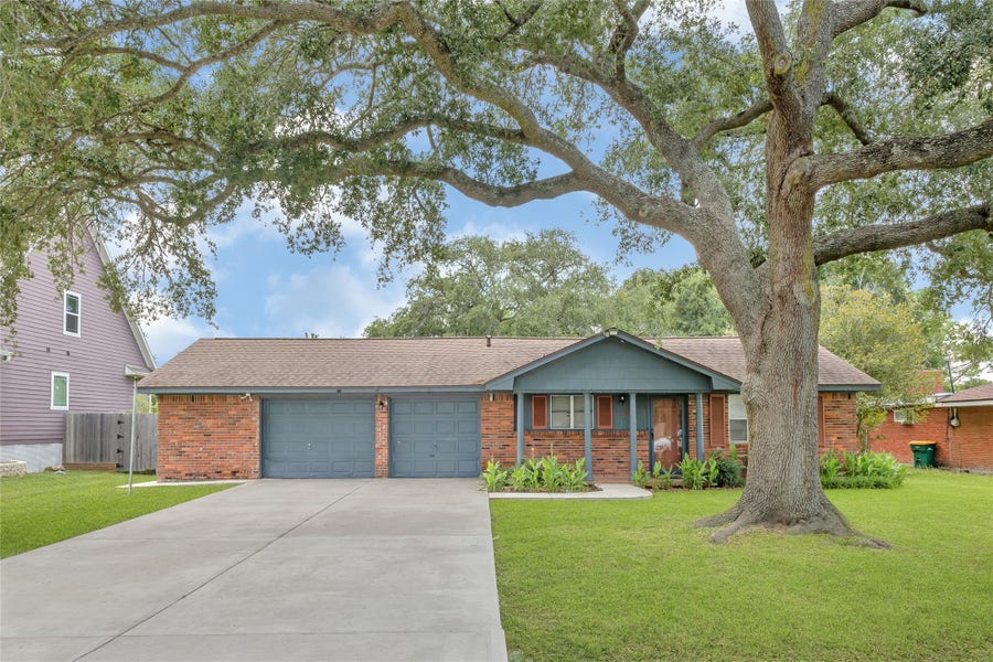 Property photo for 3202 Mckinney Drive, La Marque, TX