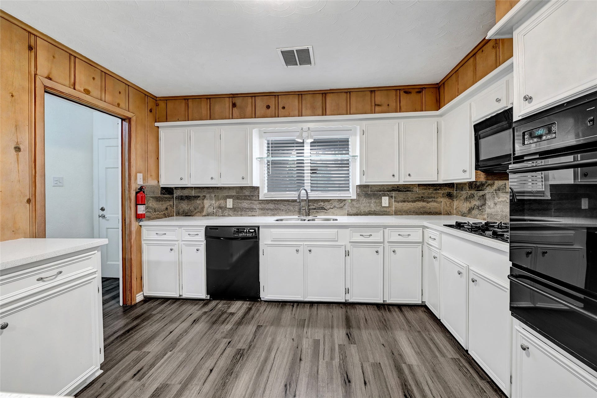 3202 Mckinney Drive, La Marque, TX 77568 3202 Mckinney Drive, La Marque, TX 77568