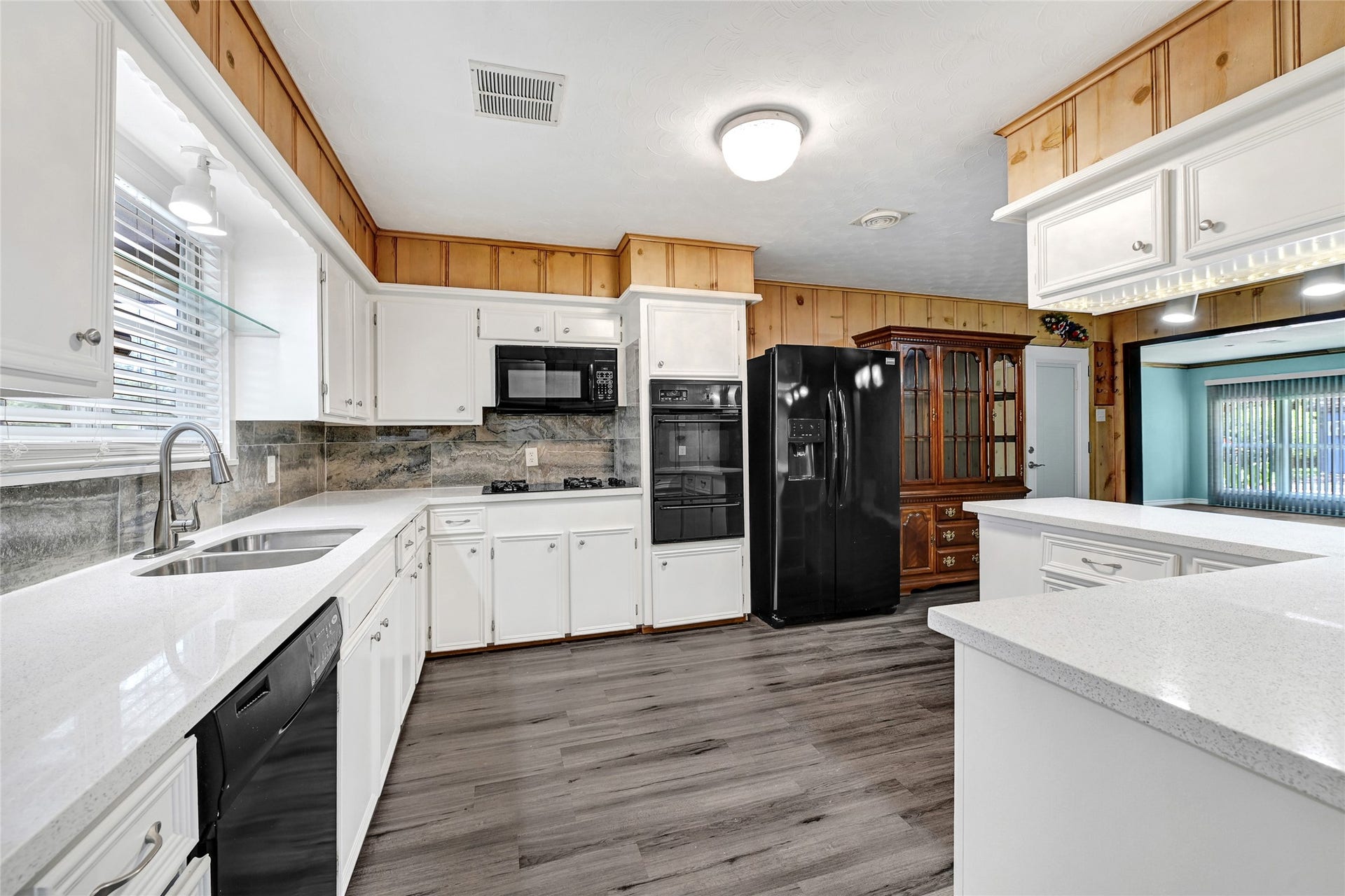 3202 Mckinney Drive, La Marque, TX 77568 3202 Mckinney Drive, La Marque, TX 77568