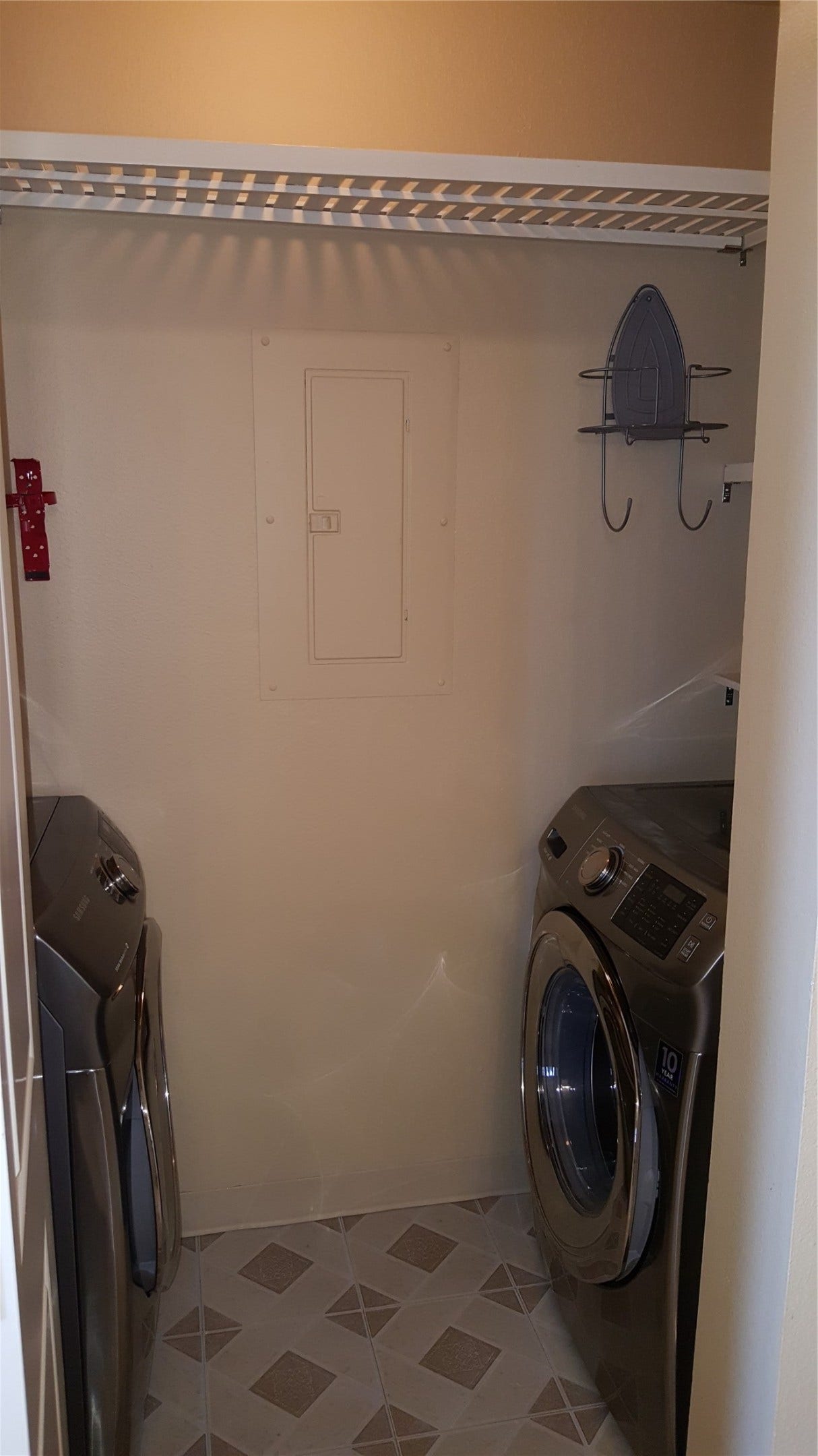 3505 Sage Road, #502, Houston, TX 77056 Laundry room