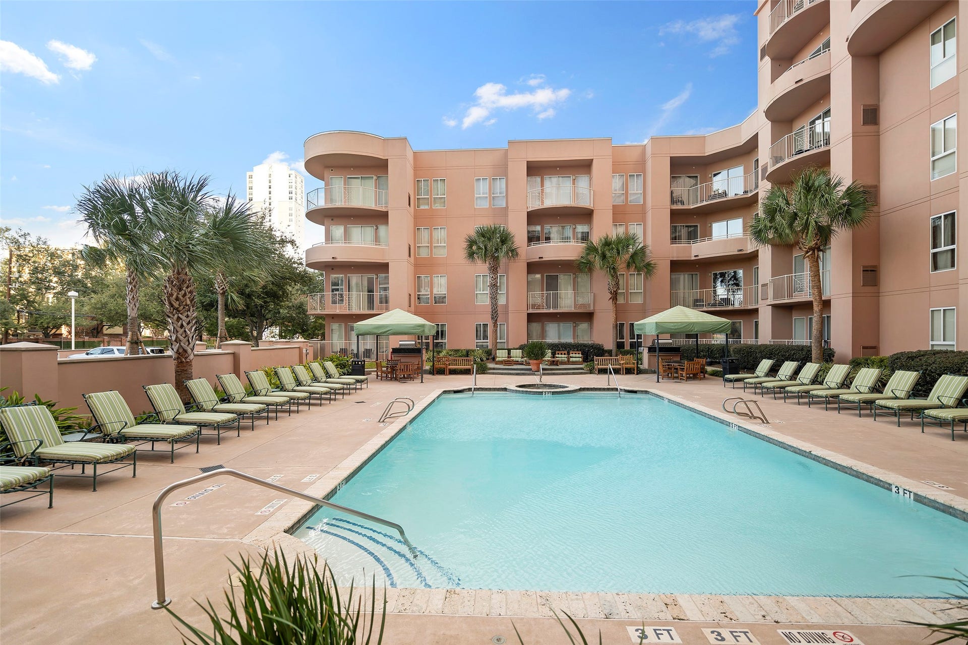 3505 Sage Road, #502, Houston, TX 77056 Swimming pool