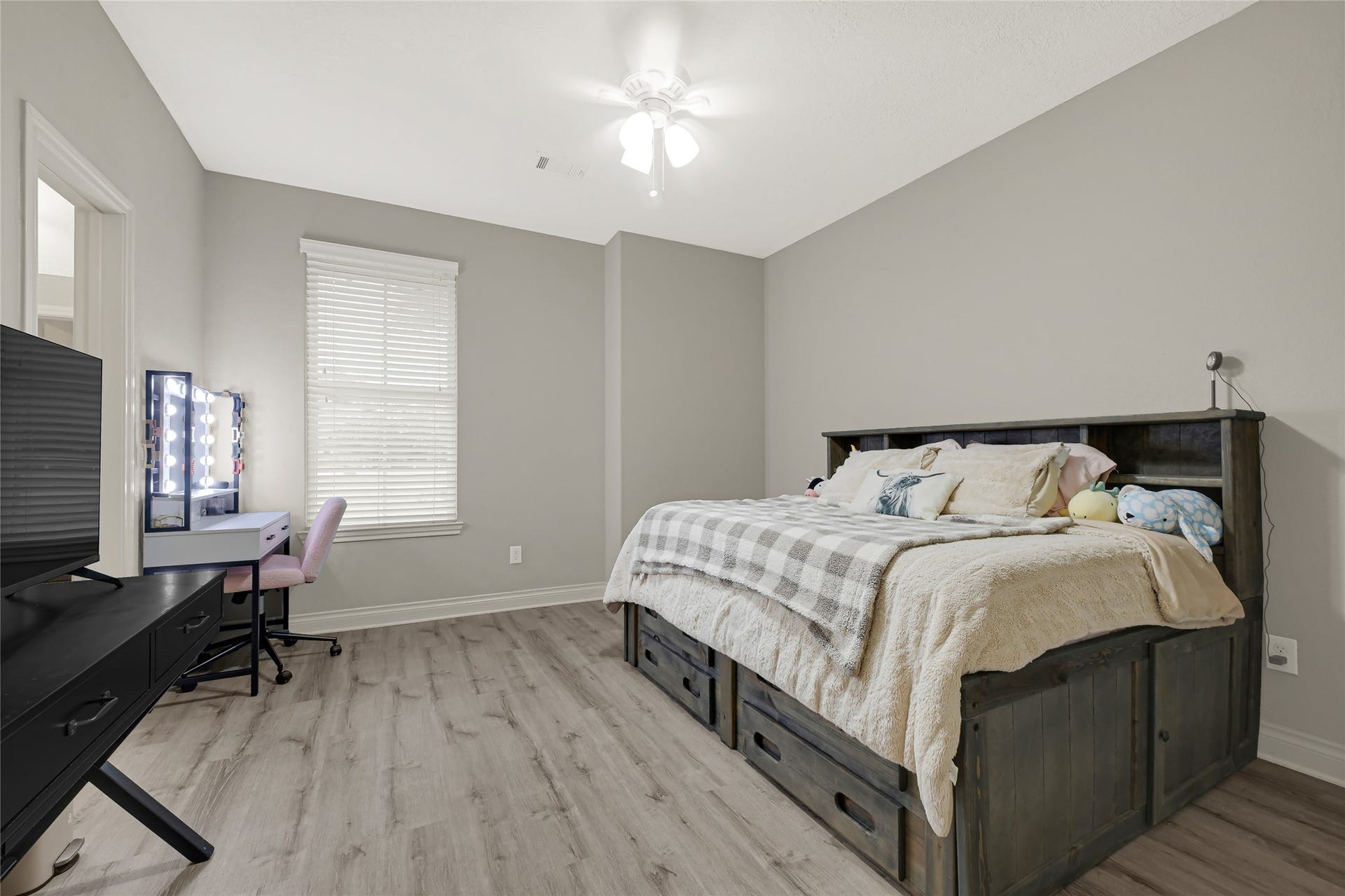 814 China Grove Drive, Rosharon, TX 77583
