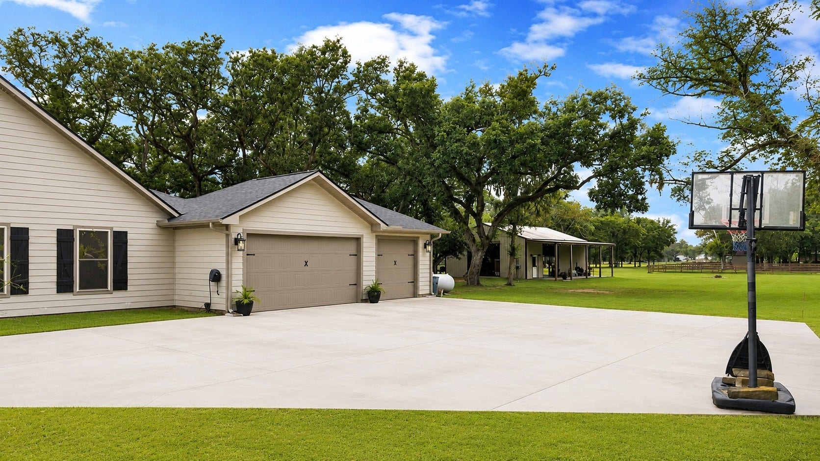 814 China Grove Drive, Rosharon, TX 77583