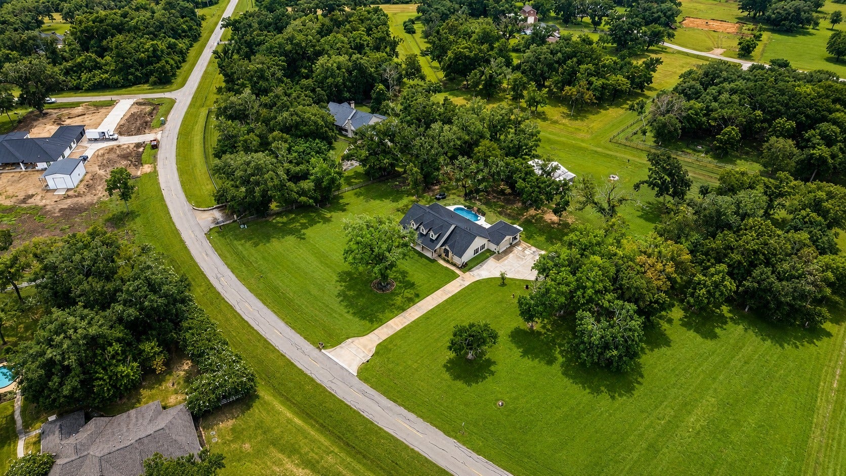 814 China Grove Drive, Rosharon, TX 77583