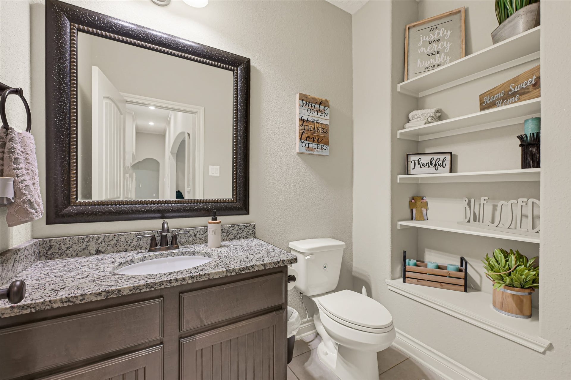 814 China Grove Drive, Rosharon, TX 77583