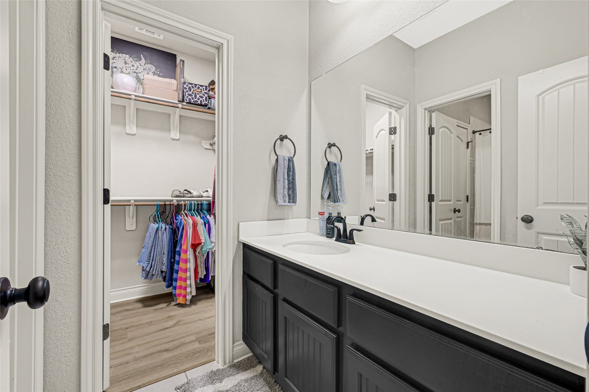 814 China Grove Drive, Rosharon, TX 77583