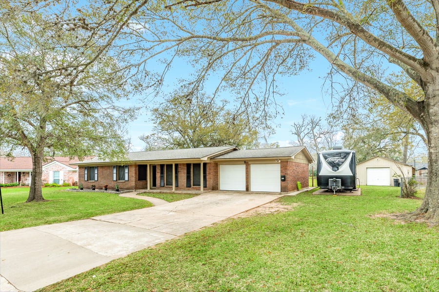 Property photo for 112 Blossom Street, Lake Jackson, TX