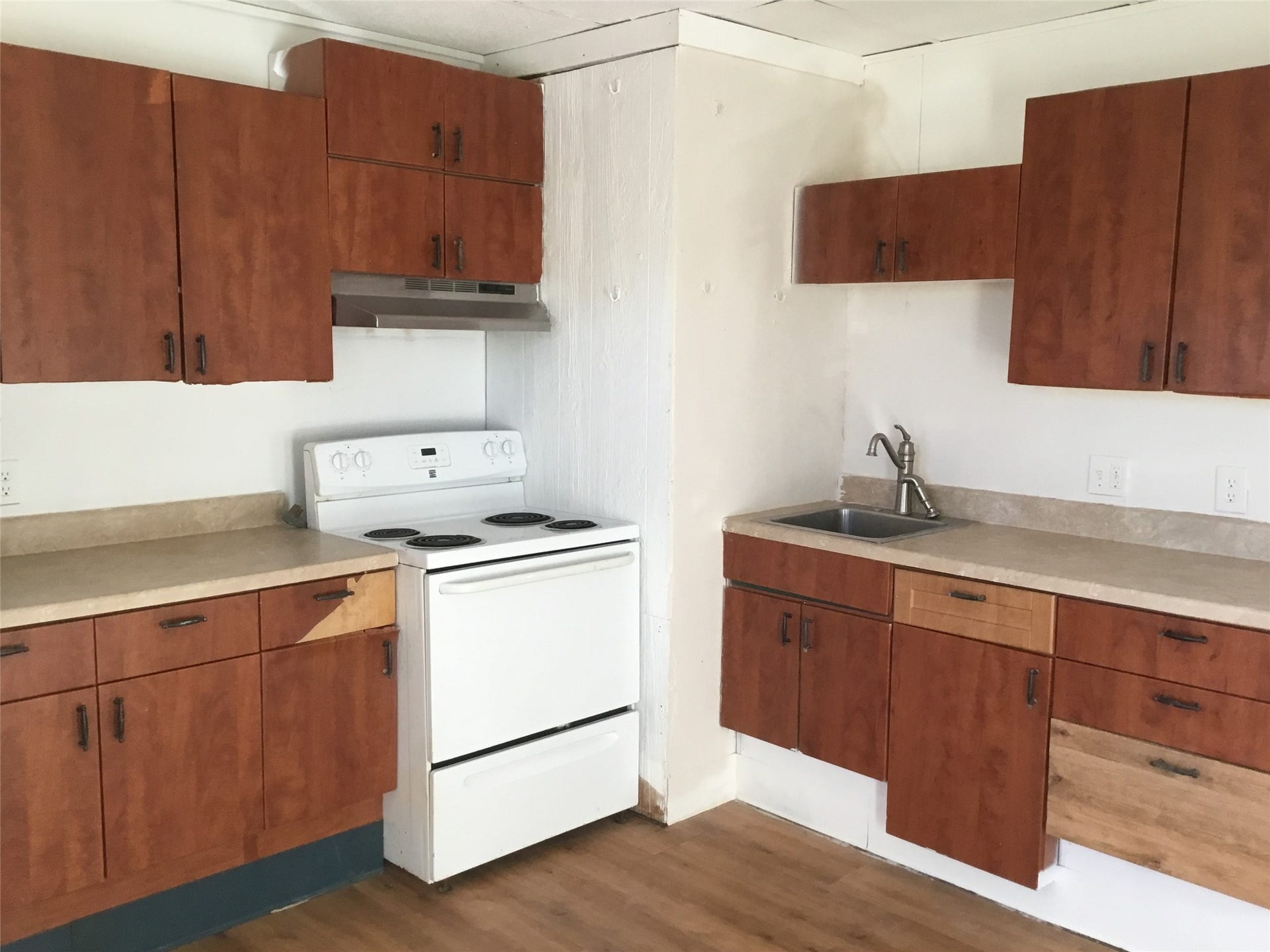 1404 E Bayshore Drive, #B, Dickinson, TX 77539 Kitchen 2