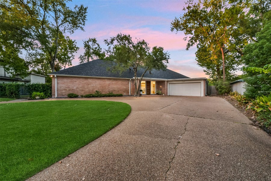 Property photo for 210 Pine Hollow Lane, Houston, TX