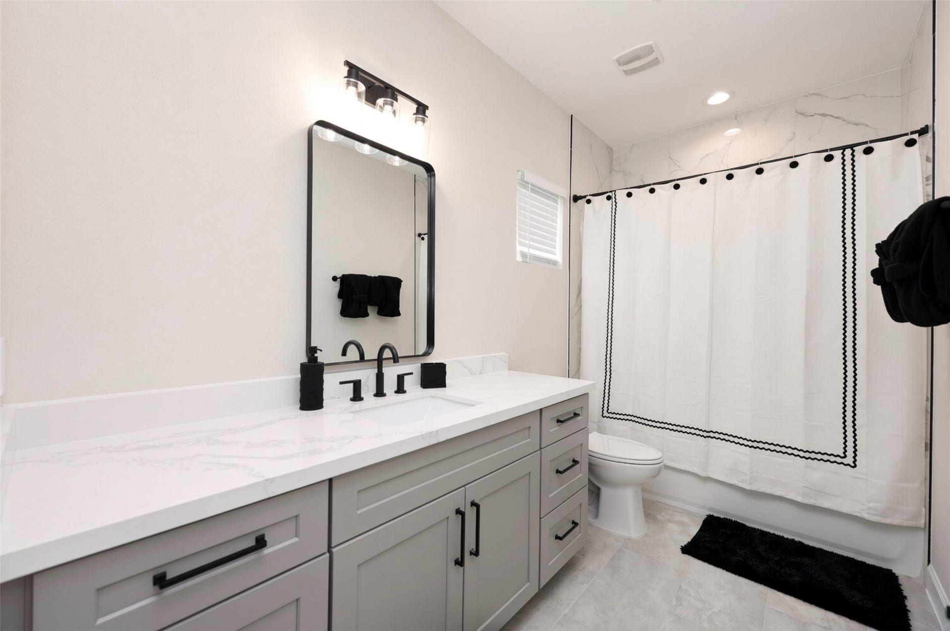 1605 Sylveste Street, Houston, TX 77009 1605 Sylveste Street, Houston, TX 77009