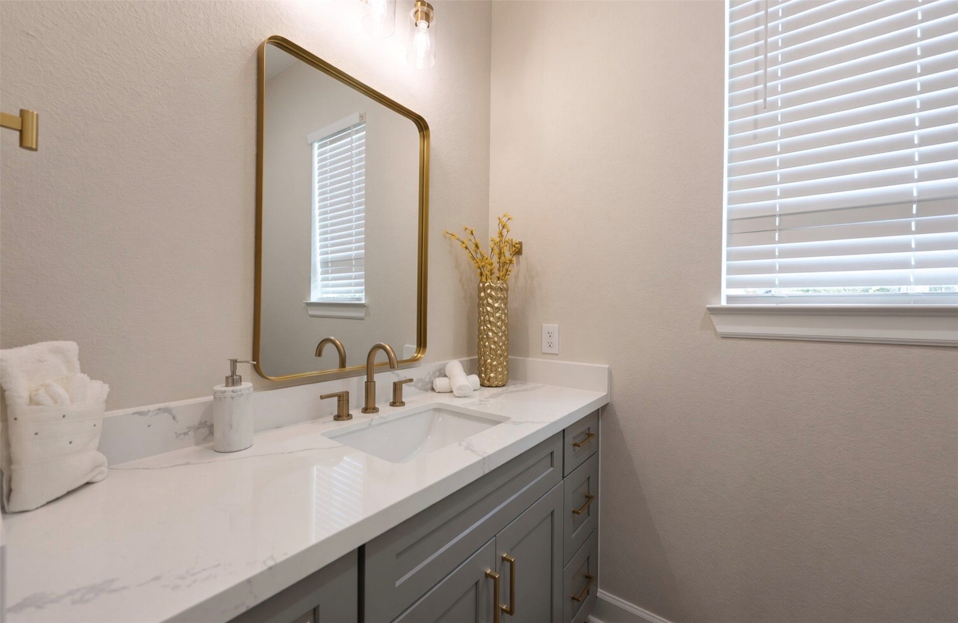 1605 Sylveste Street, Houston, TX 77009 1605 Sylveste Street, Houston, TX 77009