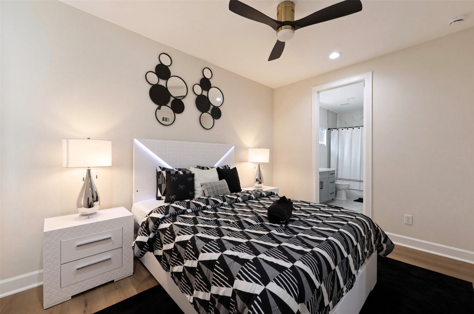 1605 Sylveste Street, Houston, TX 77009 1605 Sylveste Street, Houston, TX 77009
