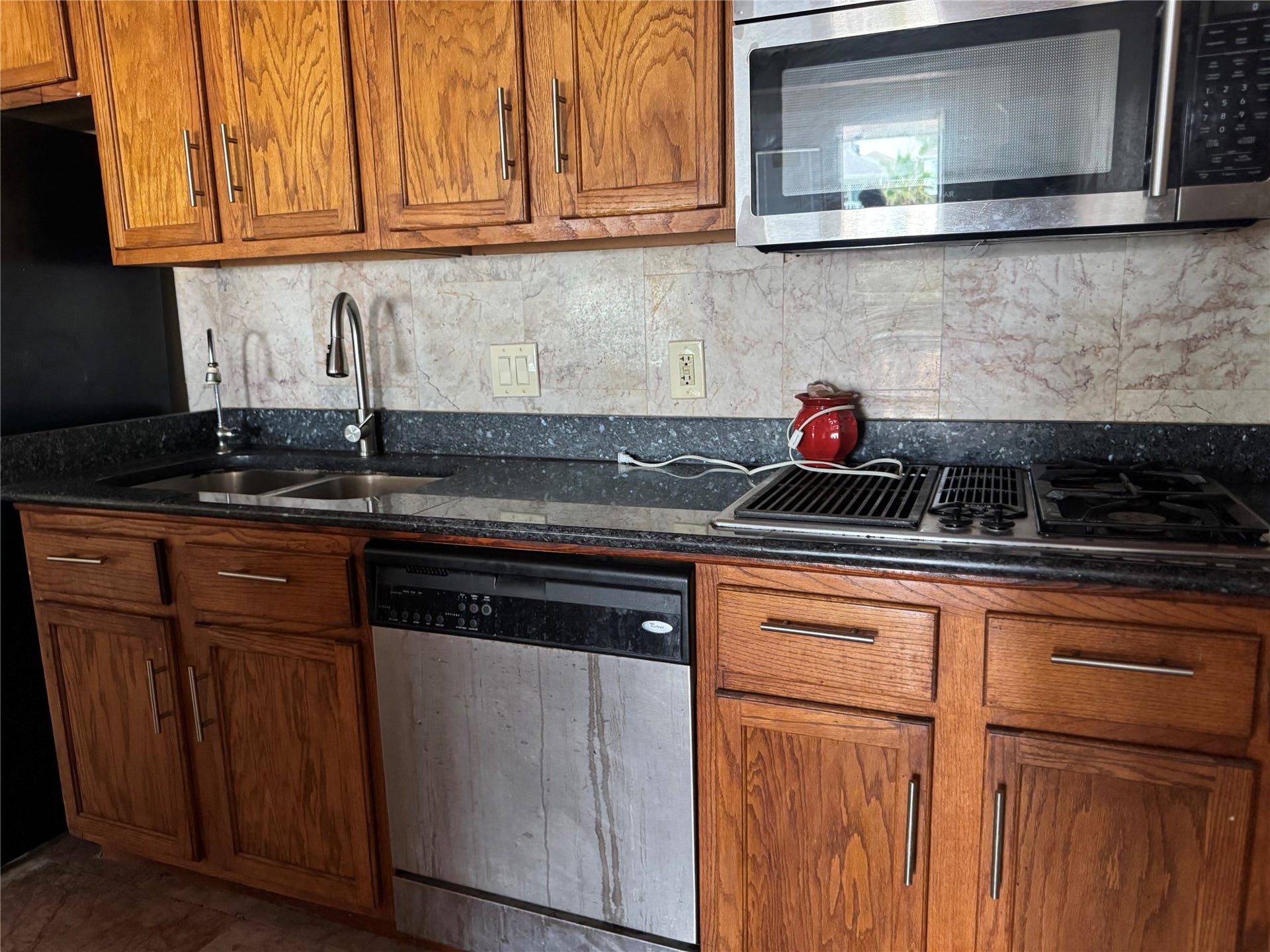 662 Warsaw Street, Hitchcock, TX 77563 662 Warsaw Street, Hitchcock, TX 77563