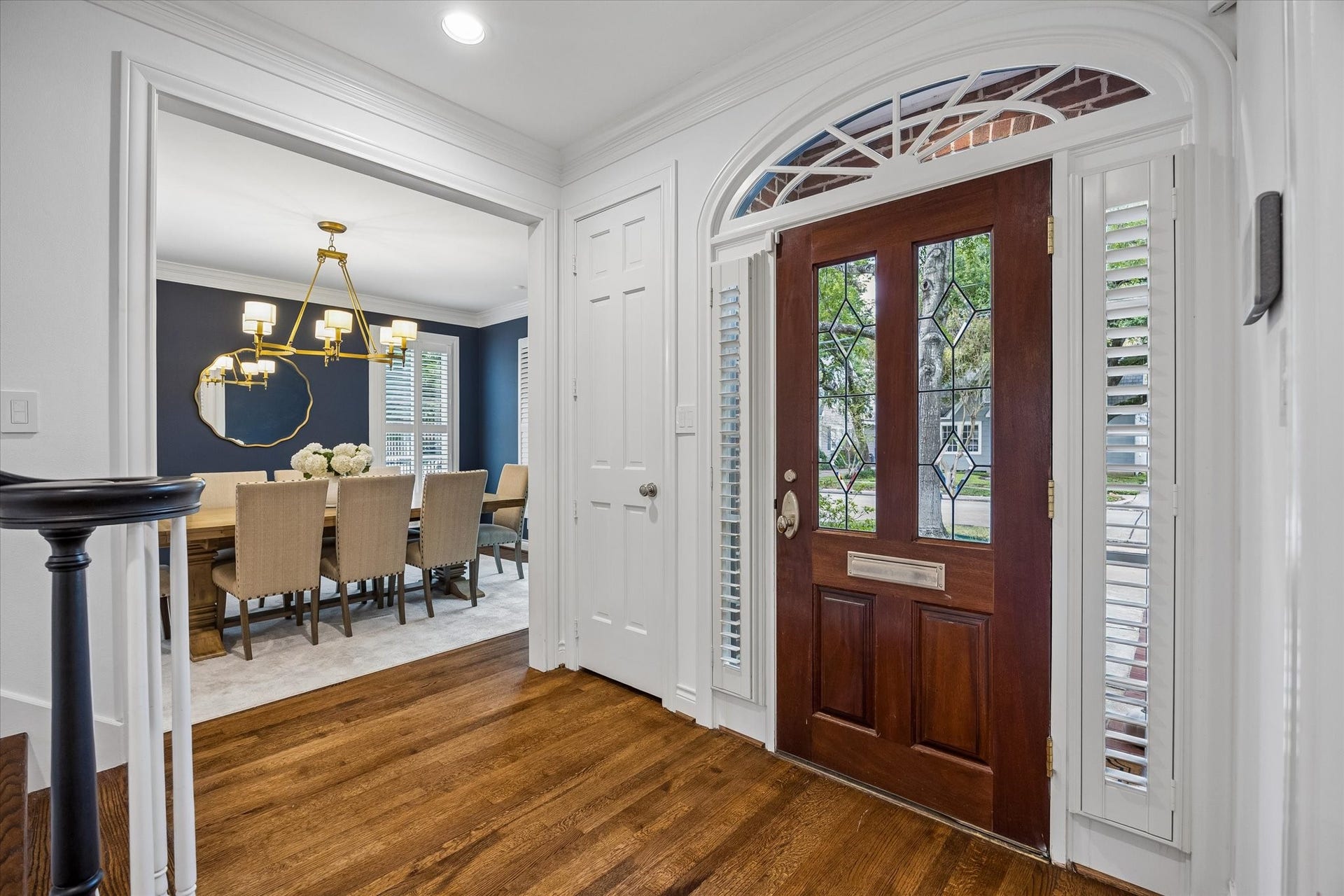 3111 Carnegie Street, Houston, TX 77005 Formals are off the main entry...enjoy a pretty dining room and oversized living room/study.