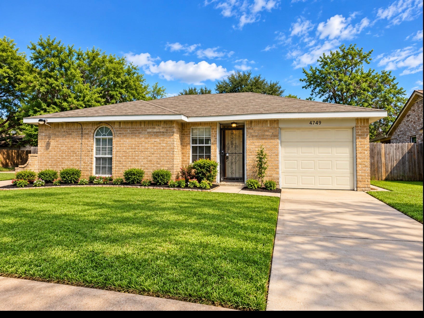 4749 E Ridge Creek Drive, Houston, TX 77053 4749 E Ridge Creek Drive, Houston, TX 77053