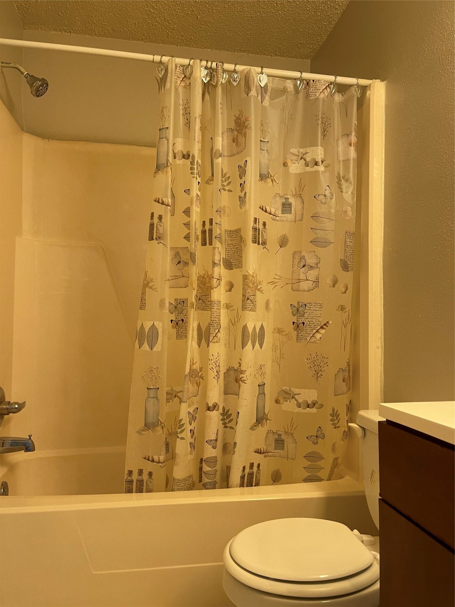 9217 Carousel Lane, Houston, TX 77080 2nd Bath, tub & shower