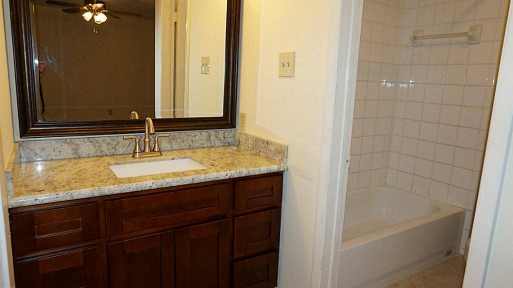 9217 Carousel Lane, Houston, TX 77080 Master Bath