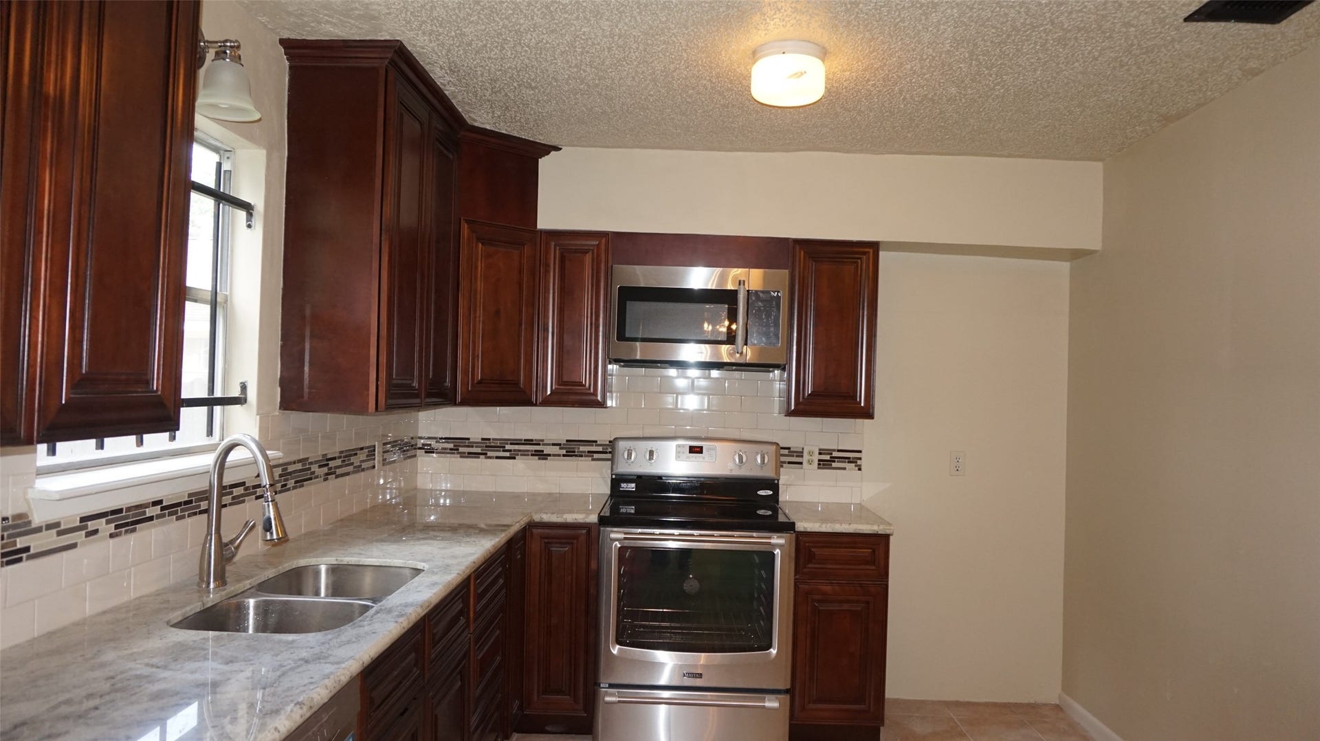 9217 Carousel Lane, Houston, TX 77080 9217 Carousel Lane, Houston, TX 77080