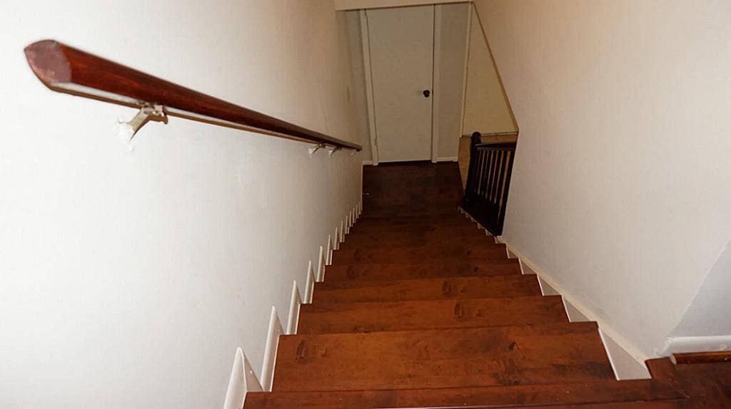 9217 Carousel Lane, Houston, TX 77080 Stairs to upstairs