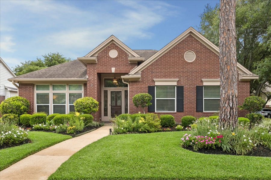 Property photo for 13902 Mill Garden Court, Houston, TX