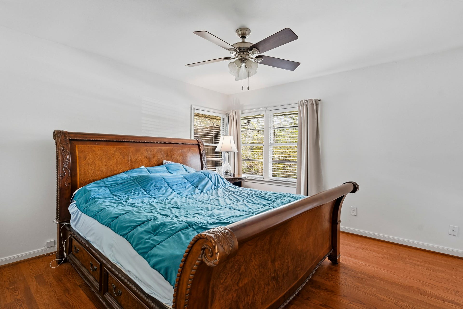 4612 Evergreen Street, Bellaire, TX 77401 4612 Evergreen Street, Bellaire, TX 77401