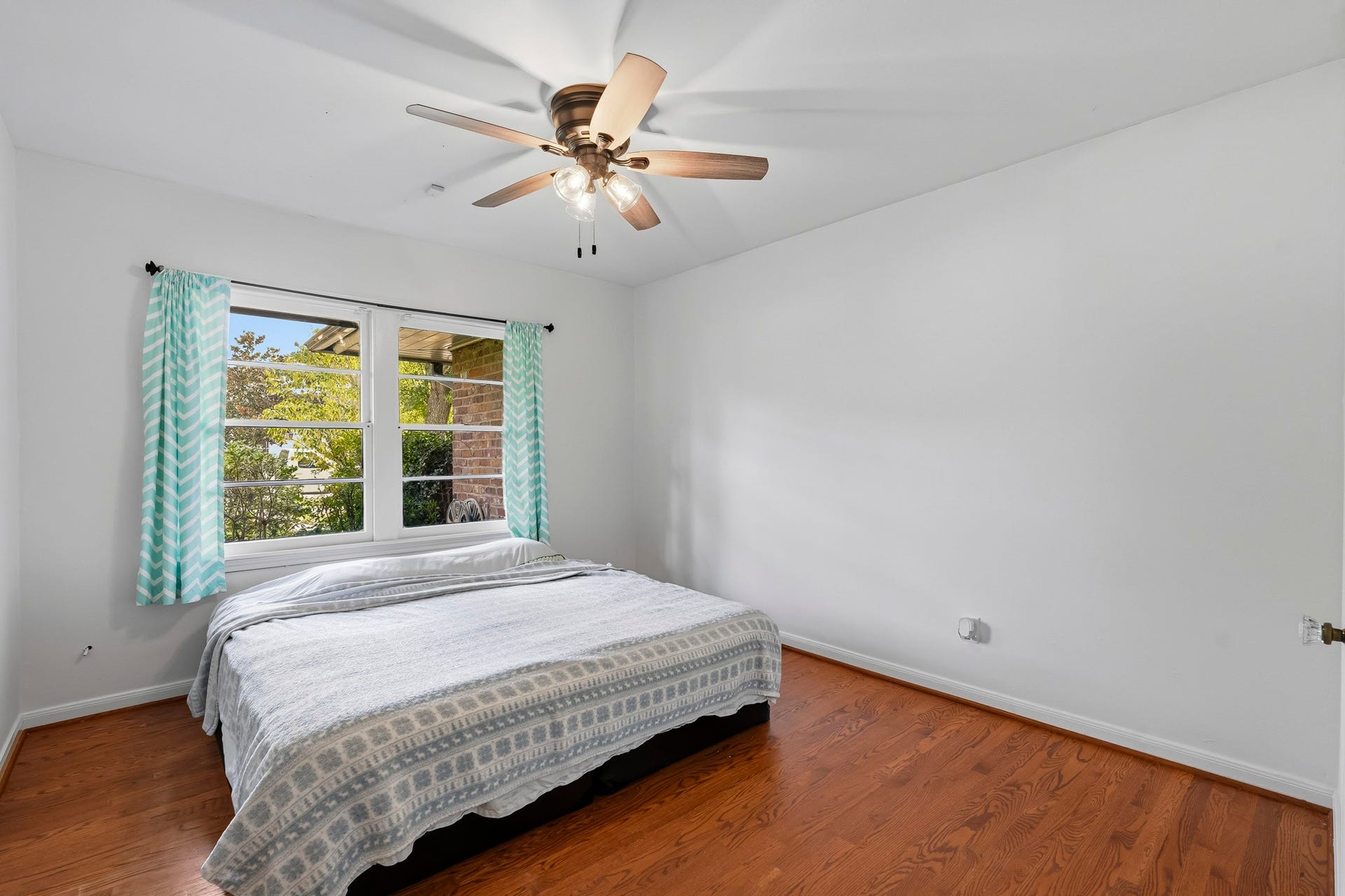 4612 Evergreen Street, Bellaire, TX 77401 4612 Evergreen Street, Bellaire, TX 77401