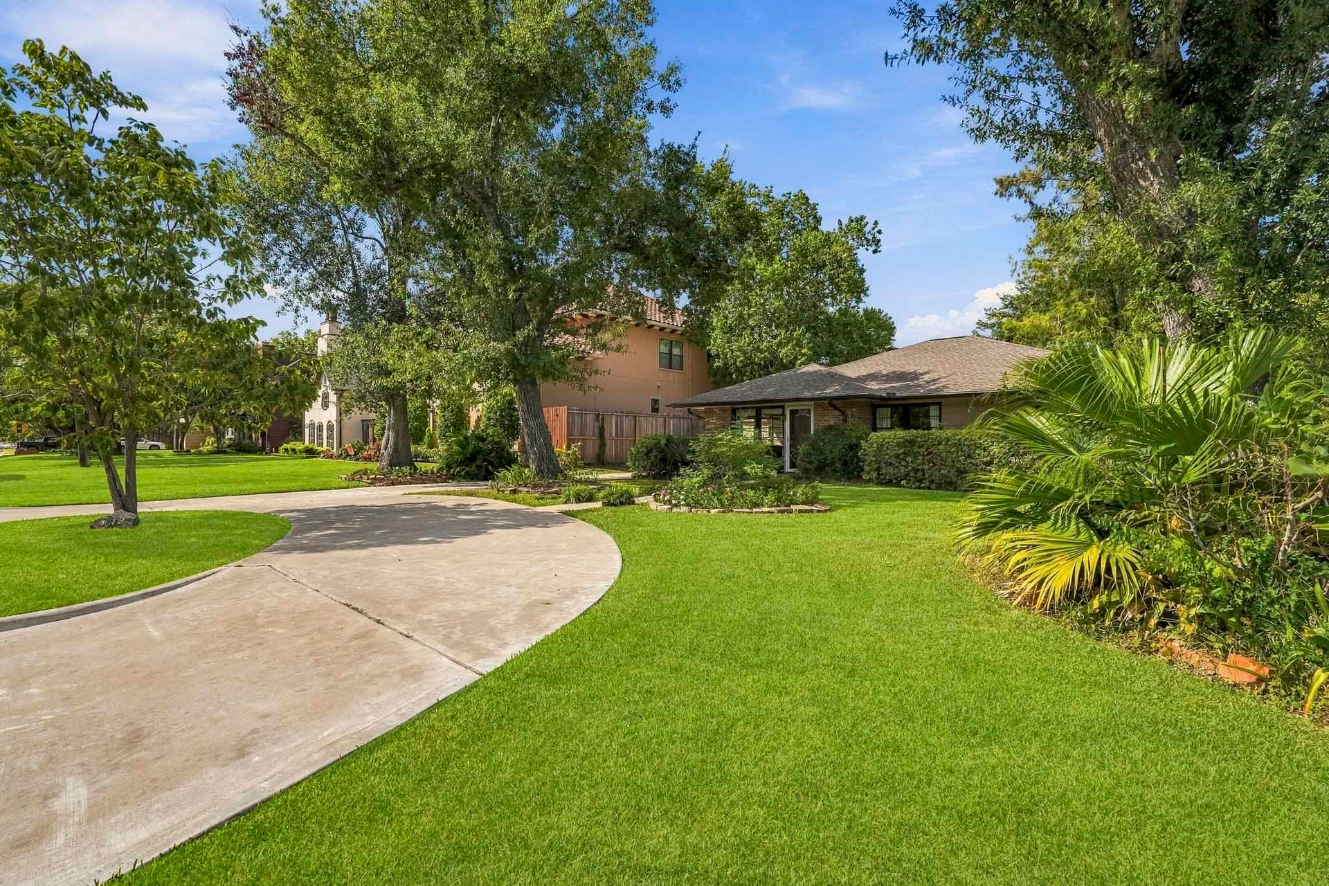 4612 Evergreen Street, Bellaire, TX 77401 4612 Evergreen Street, Bellaire, TX 77401
