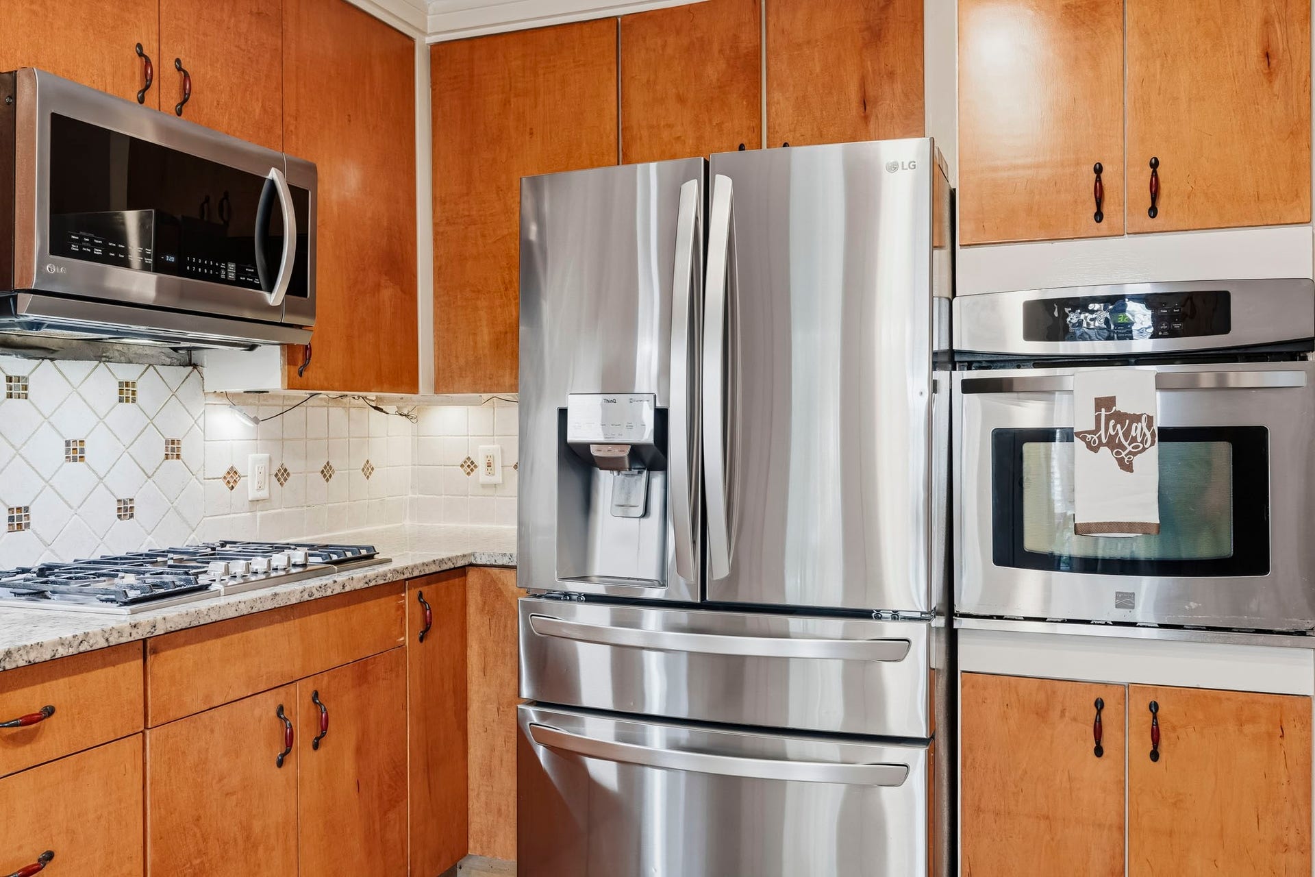 4612 Evergreen Street, Bellaire, TX 77401 4612 Evergreen Street, Bellaire, TX 77401