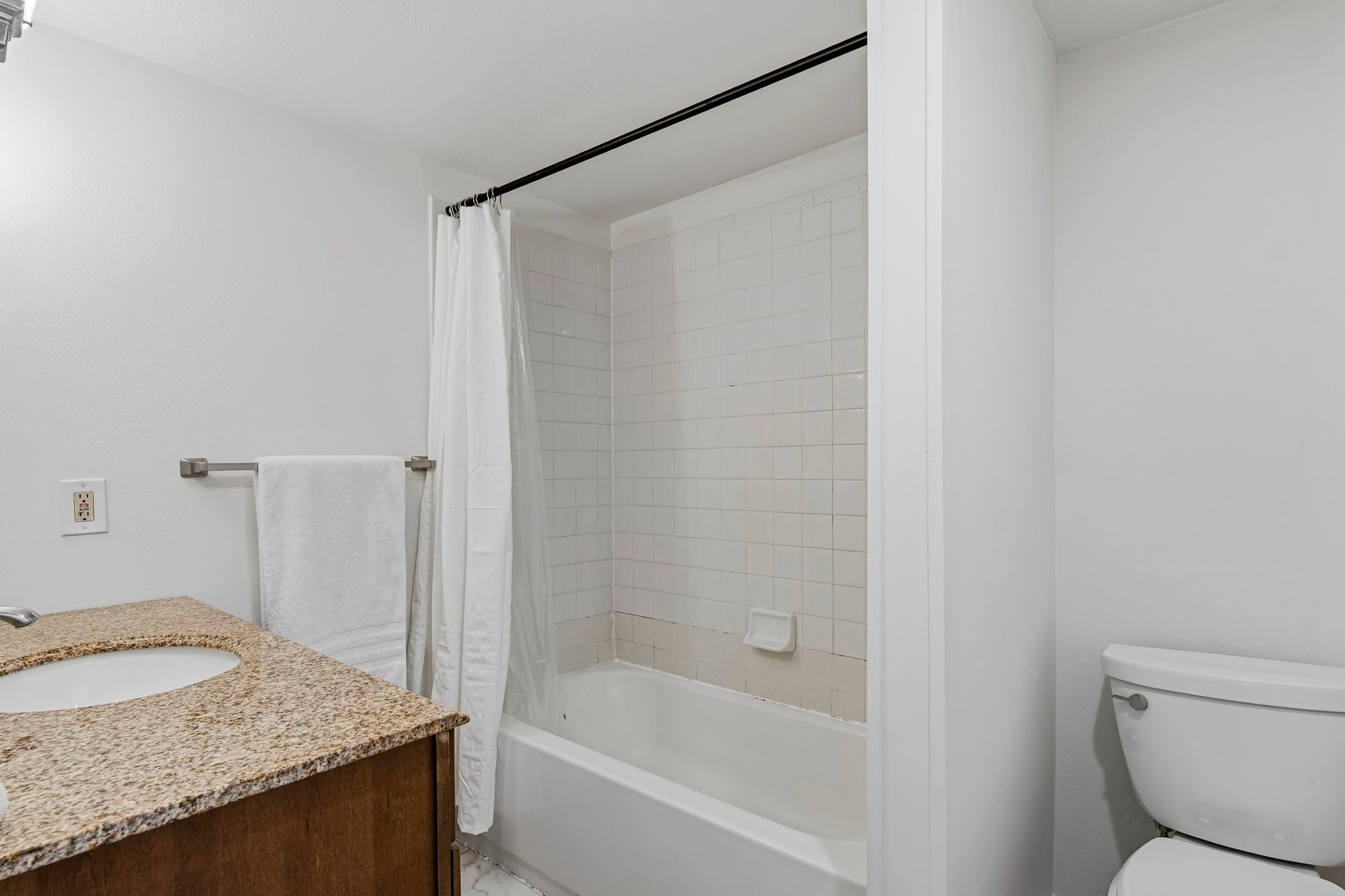 4612 Evergreen Street, Bellaire, TX 77401 4612 Evergreen Street, Bellaire, TX 77401