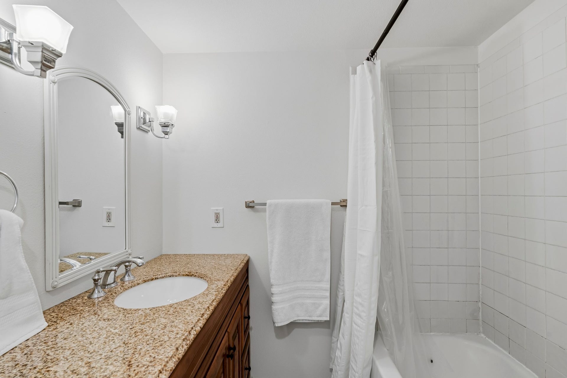 4612 Evergreen Street, Bellaire, TX 77401 4612 Evergreen Street, Bellaire, TX 77401