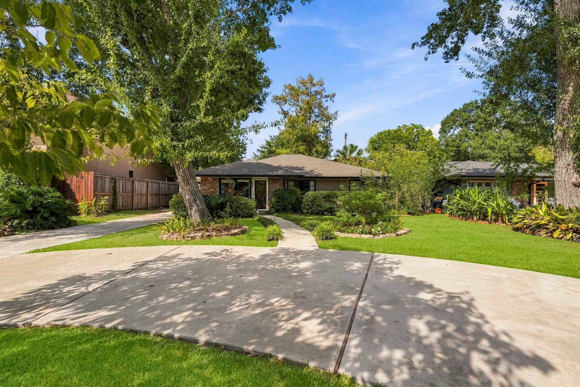 4612 Evergreen Street, Bellaire, TX 77401 4612 Evergreen Street, Bellaire, TX 77401