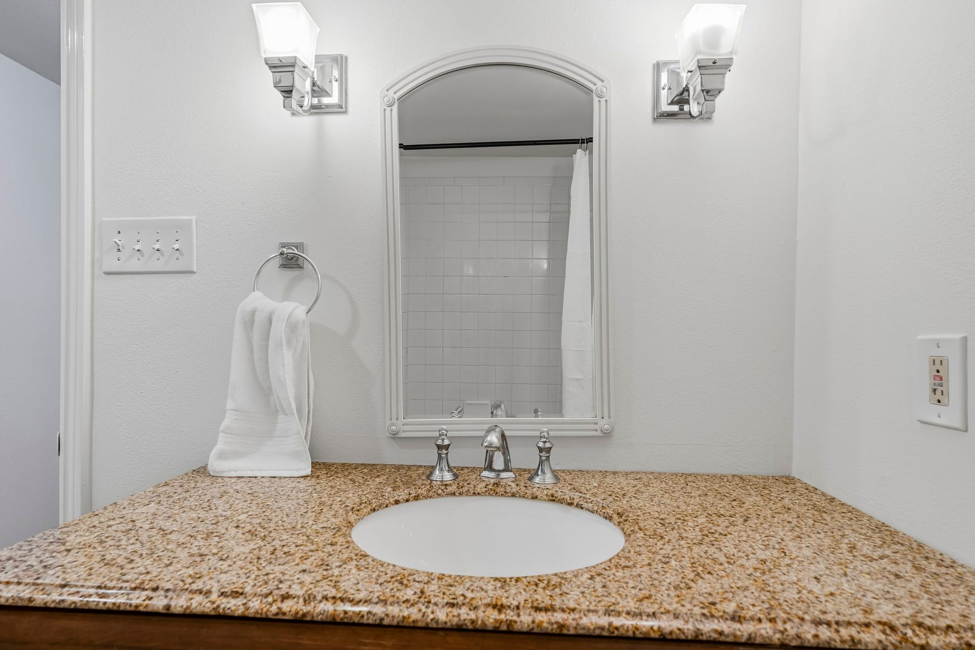 4612 Evergreen Street, Bellaire, TX 77401 4612 Evergreen Street, Bellaire, TX 77401