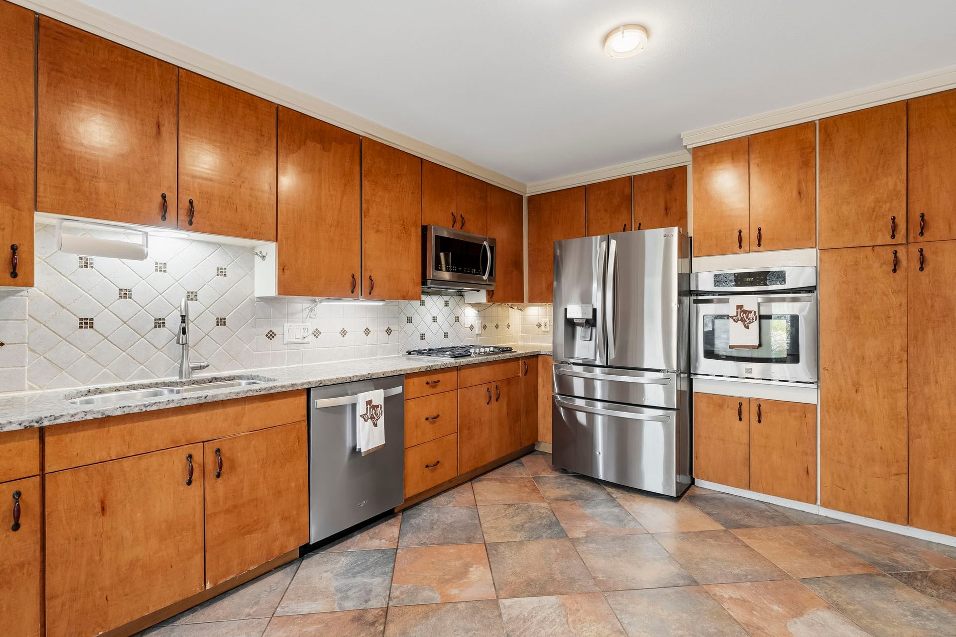 4612 Evergreen Street, Bellaire, TX 77401 4612 Evergreen Street, Bellaire, TX 77401